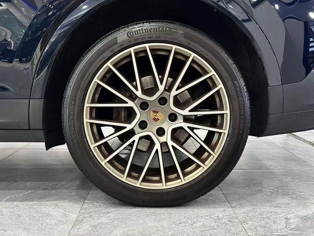 Photo of 2022 Moonlight Blue Metallic Porsche Cayenne