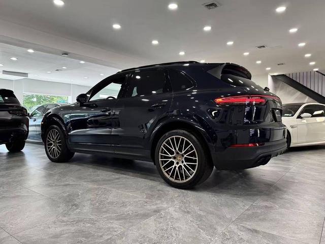 Photo of 2022 Moonlight Blue Metallic Porsche Cayenne