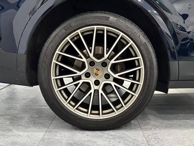 Photo of 2022 Moonlight Blue Metallic Porsche Cayenne