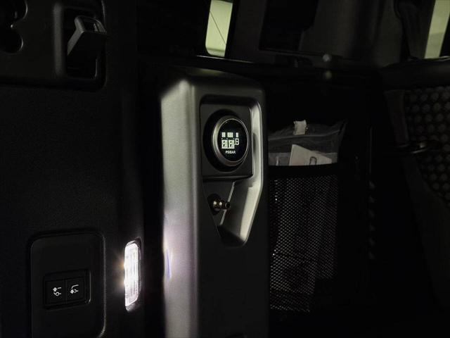 Photo of 2022 Santorini Black Metallic Land Rover Defender