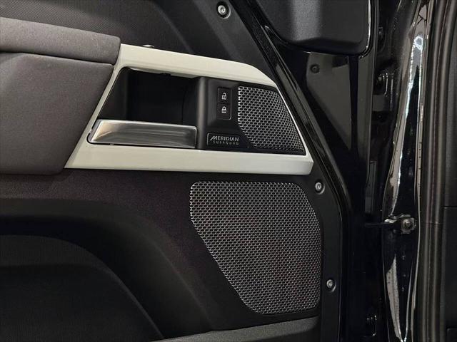 Photo of 2022 Santorini Black Metallic Land Rover Defender