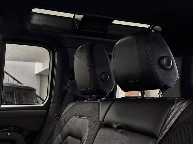 Photo of 2022 Santorini Black Metallic Land Rover Defender