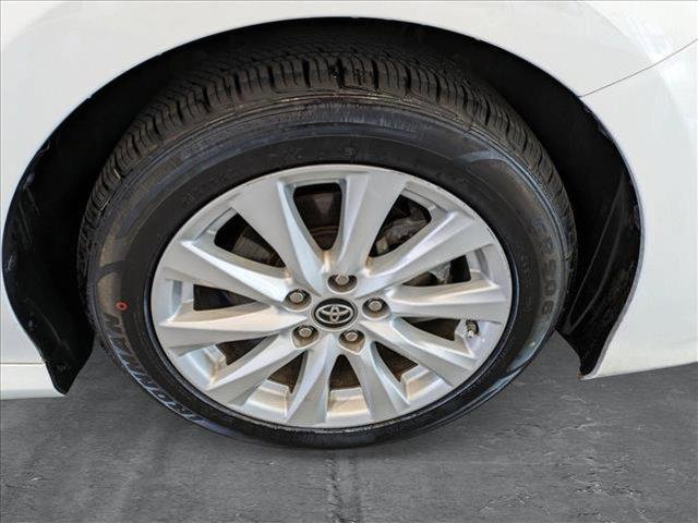 Photo of 2019 Super White Toyota Camry