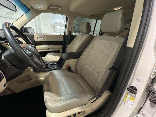 Photo of 2013 White Suede Ford Flex