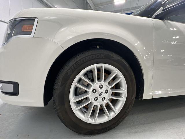 Photo of 2013 White Suede Ford Flex