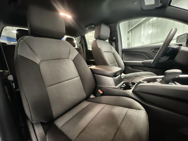 Photo of 2025 Summit White Chevrolet Colorado