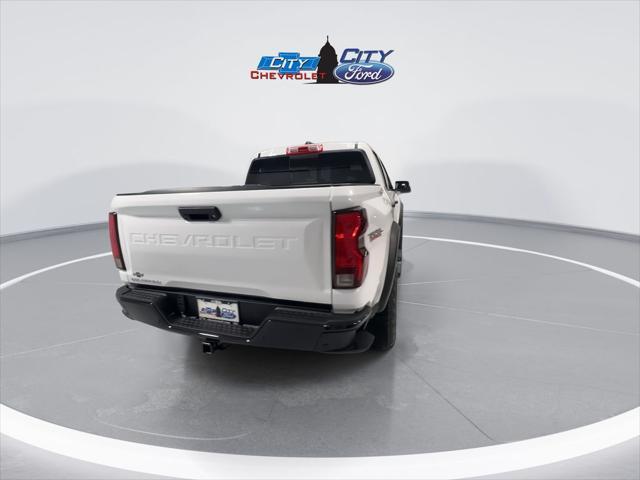 Photo of 2025 Summit White Chevrolet Colorado