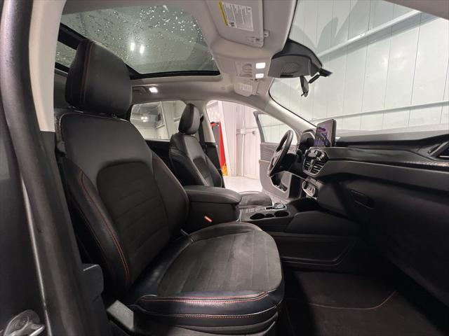 Photo of 2022 CARBONIZED GRAY Ford Escape