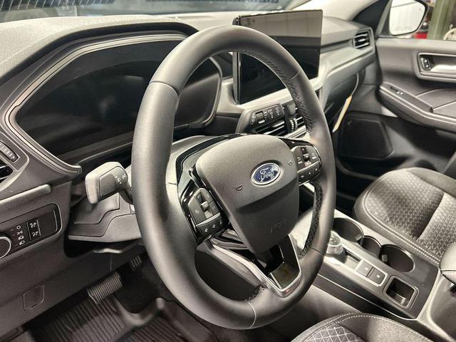 Photo of 2025 Agate Black Metallic Ford Escape