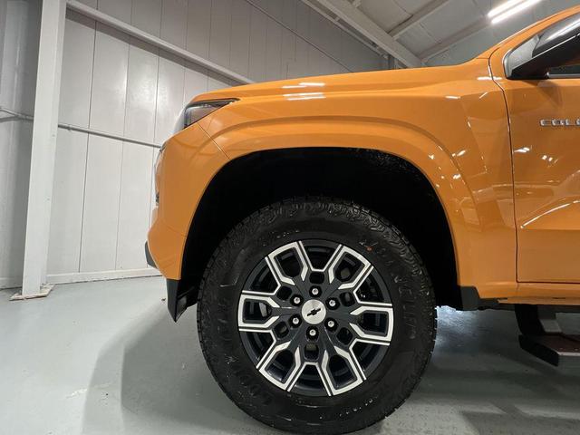 Photo of 2025 Sunrise Orange Chevrolet Colorado