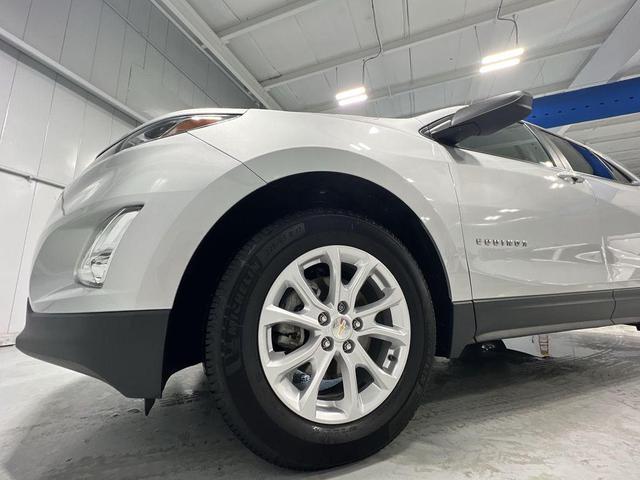 Photo of 2021 Silver Ice Metallic Chevrolet Equinox