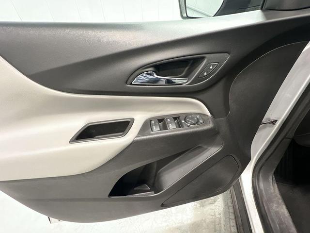 Photo of 2021 Silver Ice Metallic Chevrolet Equinox