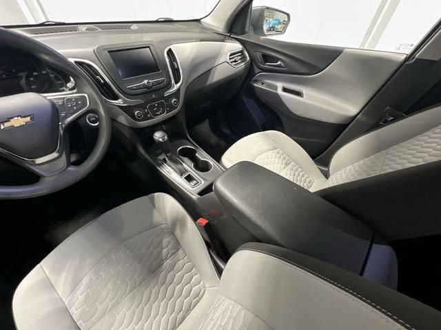 Photo of 2021 Silver Ice Metallic Chevrolet Equinox