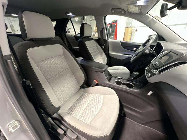 Photo of 2021 Silver Ice Metallic Chevrolet Equinox