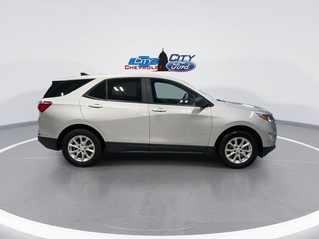 Photo of 2021 Silver Ice Metallic Chevrolet Equinox