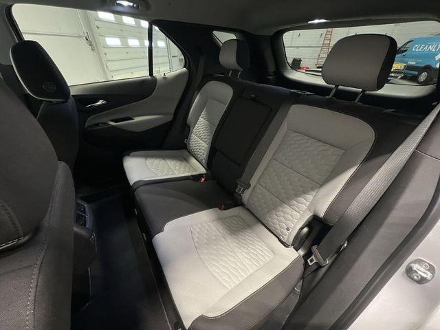 Photo of 2021 Silver Ice Metallic Chevrolet Equinox