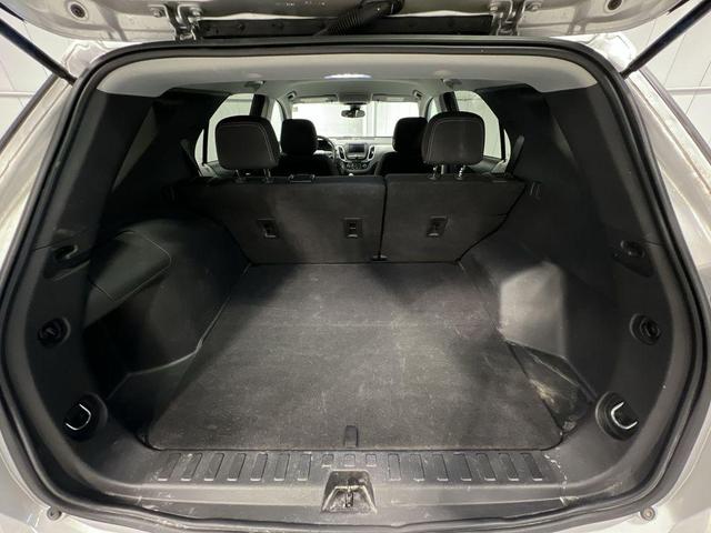 Photo of 2021 Silver Ice Metallic Chevrolet Equinox