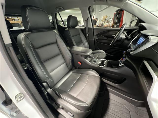 Photo of 2023 Summit White GMC Terrain