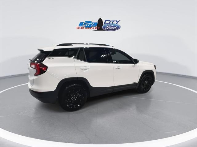Photo of 2023 Summit White GMC Terrain