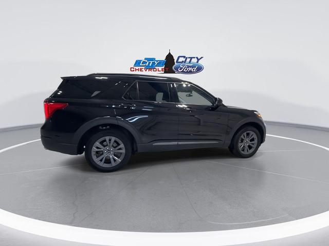 Photo of 2023 Agate Black Metallic Ford Explorer