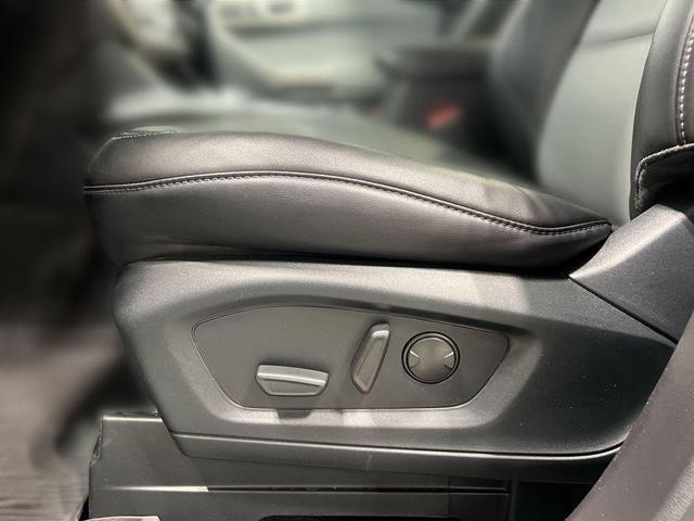 Photo of 2023 Agate Black Metallic Ford Explorer