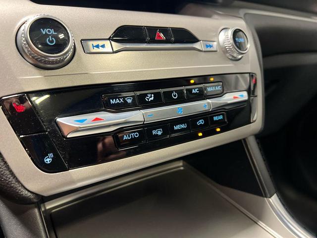 Photo of 2023 Agate Black Metallic Ford Explorer