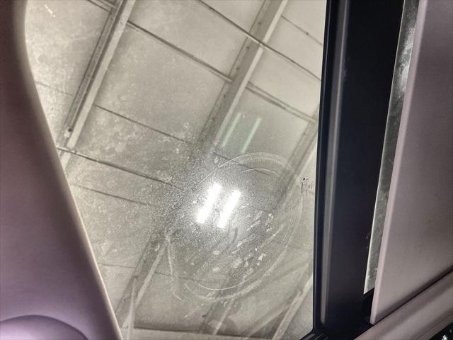Photo of 2023 Brilliant Black Crystal Pearlcoat Chrysler Pacifica
