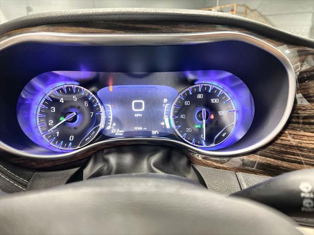 Photo of 2023 Brilliant Black Crystal Pearlcoat Chrysler Pacifica