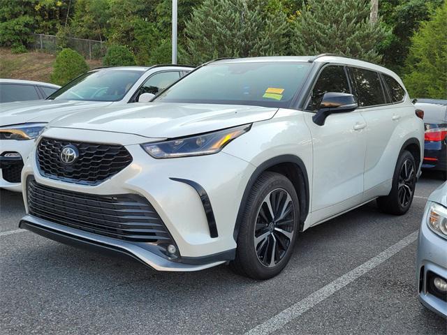 Photo of 2021 Blizzard Pearl Toyota Highlander