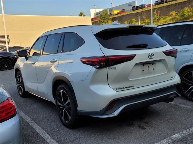 Photo of 2021 Blizzard Pearl Toyota Highlander