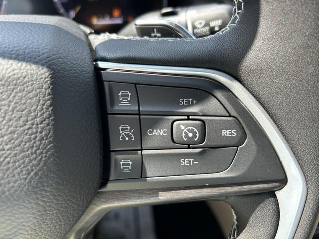 Photo of 2025 Bright White Clearcoat Jeep Grand Cherokee L