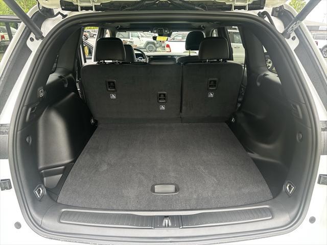 Photo of 2025 Bright White Clearcoat Jeep Grand Cherokee