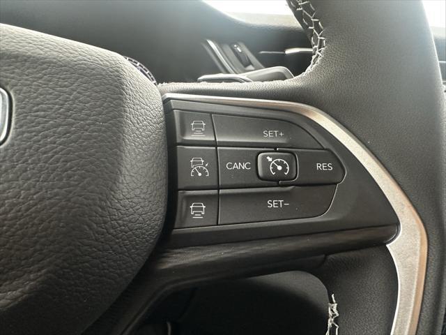 Photo of 2025 Bright White Clearcoat Jeep Grand Cherokee