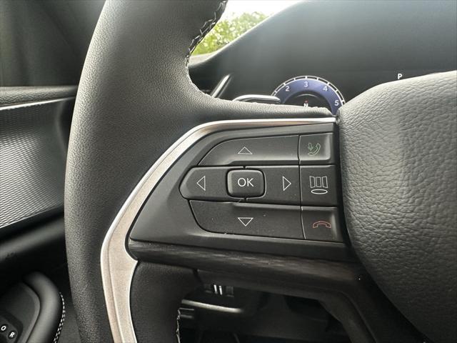 Photo of 2025 Bright White Clearcoat Jeep Grand Cherokee