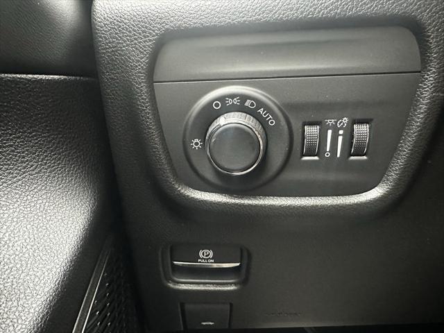 Photo of 2025 Bright White Clearcoat Jeep Grand Cherokee