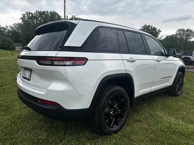 Photo of 2025 Bright White Clearcoat Jeep Grand Cherokee