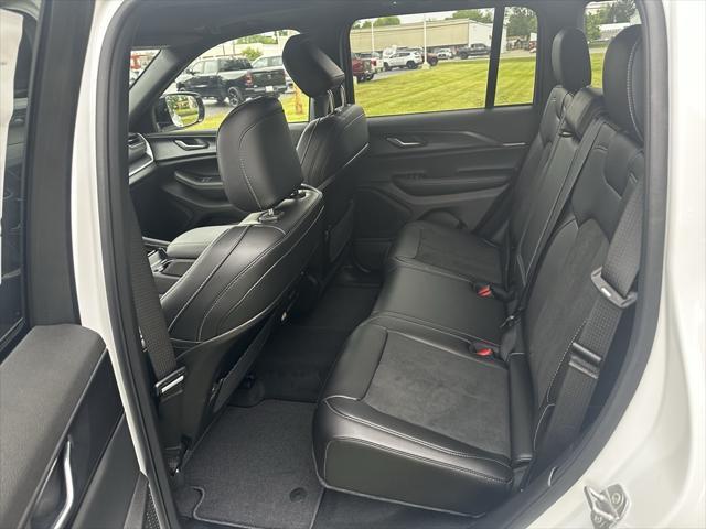 Photo of 2025 Bright White Clearcoat Jeep Grand Cherokee