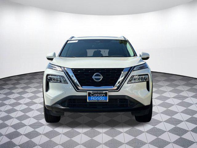 Photo of 2022 Pearl White Tricoat Nissan Rogue