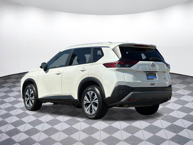 Photo of 2022 Pearl White Tricoat Nissan Rogue