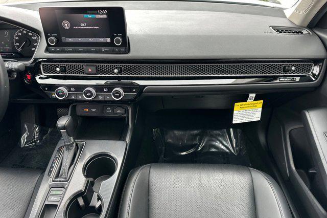 Photo of 2024 Platinum White Pearl Honda Civic
