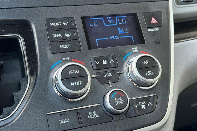 Photo of 2020 Midnight Black Metallic Toyota Sienna