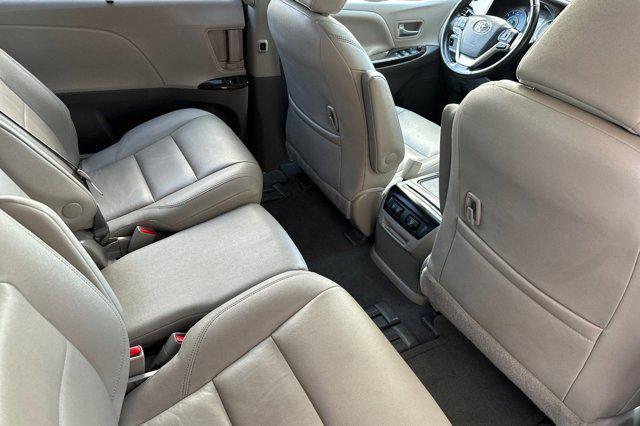 Photo of 2020 Midnight Black Metallic Toyota Sienna