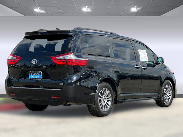 Photo of 2020 Midnight Black Metallic Toyota Sienna