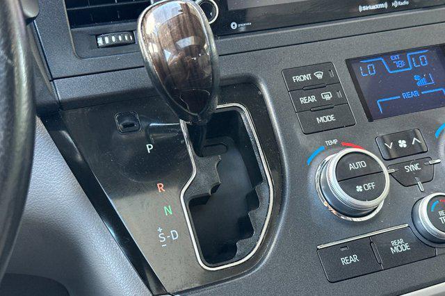 Photo of 2020 Midnight Black Metallic Toyota Sienna
