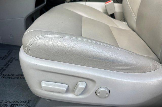 Photo of 2020 Midnight Black Metallic Toyota Sienna