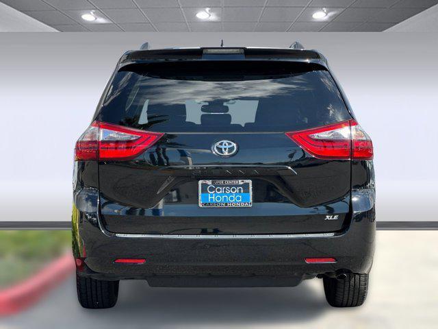 Photo of 2020 Midnight Black Metallic Toyota Sienna