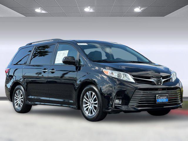 Photo of 2020 Midnight Black Metallic Toyota Sienna