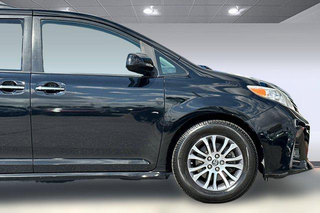 Photo of 2020 Midnight Black Metallic Toyota Sienna