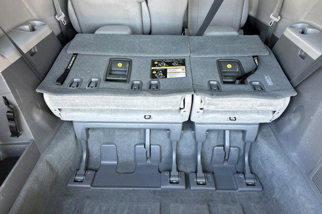 Photo of 2020 Midnight Black Metallic Toyota Sienna