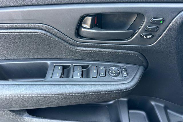 Photo of 2026 Crystal Black Pearl Honda Odyssey